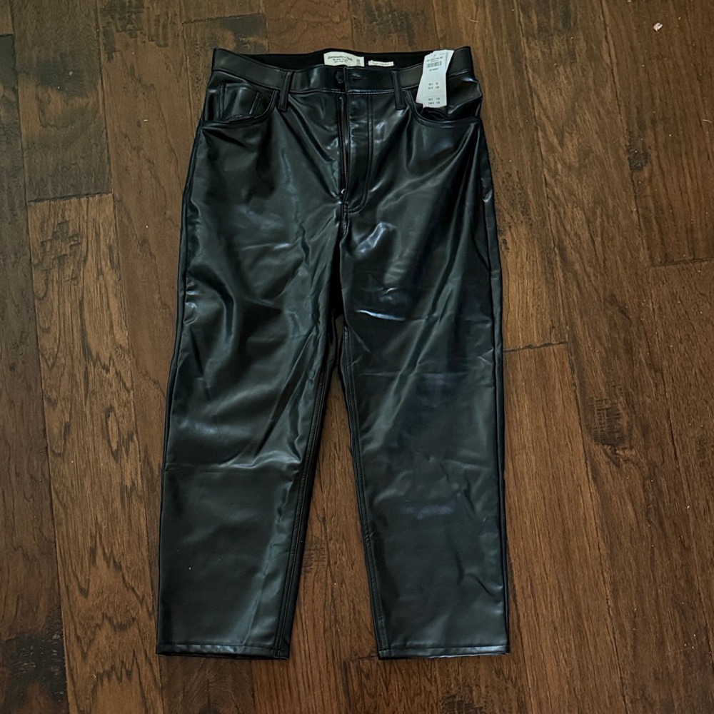 Abercrombie & Fitch Black Cropped Pants